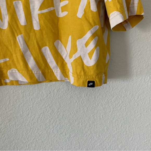 Women's The Nike Tee Cropped Boxy Shirt Over Sized Medium Short Sleeve - Picture 2 of 5